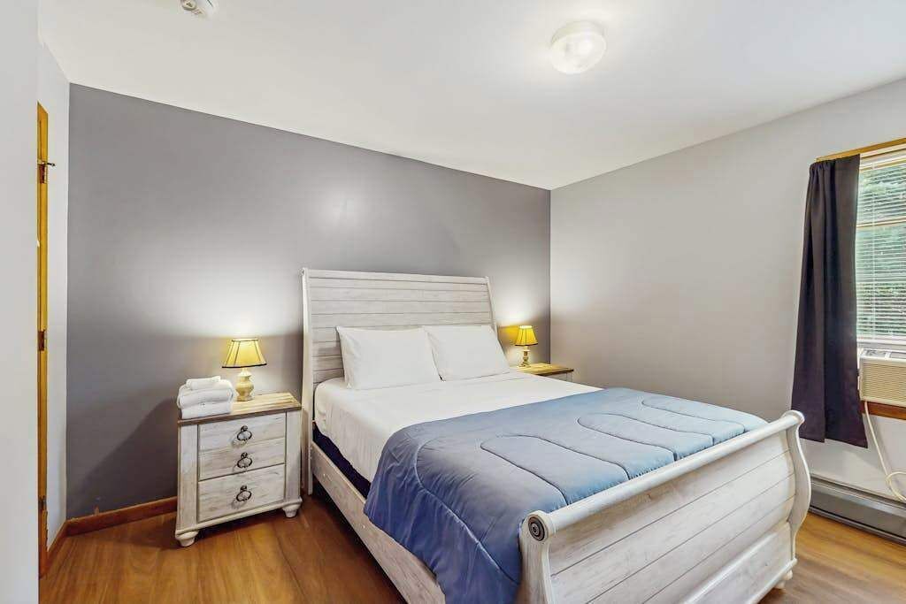 Iron/ironing board, travel crib, WiFi