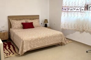 Free WiFi - Spacious apartment on the coast near the beach (Bizerte)