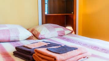 Iron/ironing board, WiFi, bed sheets