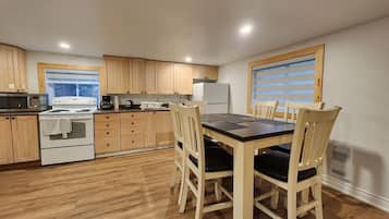 Coffee/tea maker, fridge, microwave, oven