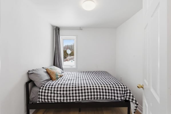 WiFi, bed sheets