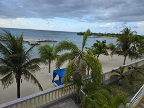 Property grounds - 2 Bedroom Villa, Private Beach, Communal Pool & Gym (Saint Ann's Bay)