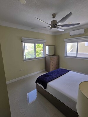 2 bedrooms, iron/ironing board, WiFi, bed sheets - 2 Bedroom Villa, Private Beach, Communal Pool & Gym (Saint Ann's Bay)