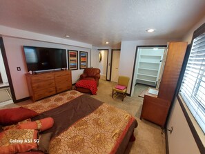 3 Schlafzimmer, Zimmersafe, Schreibtisch, Bügeleisen/Bügelbrett