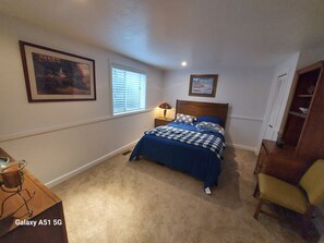 3 bedrooms, in-room safe, desk, iron/ironing board - Wasatch Front Mtn Ski Guest Suite-4 Beds, 3 Rms (Ogden)