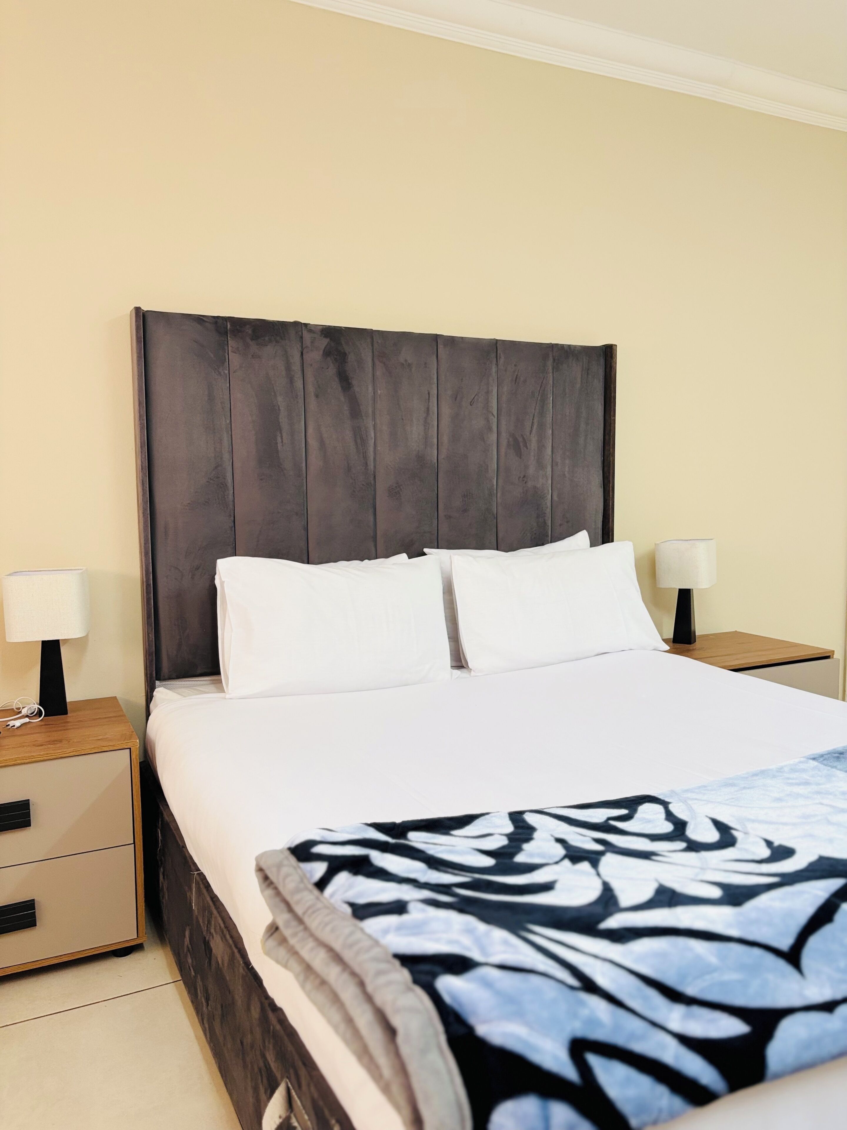 Deluxe Double Room, Private Bathroom, Pool View | Meja, kalis bunyi, seterika/papan seterika, Wi-fi percuma 