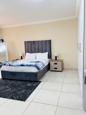 Deluxe Double Room, Private Bathroom, Pool View