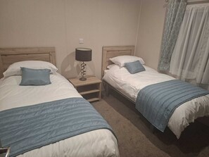 Iron/ironing board, WiFi, bed sheets - Holiday Lodge with fishing set in tranquil surroundings (Forton)
