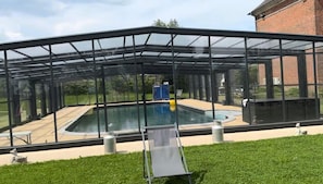 A glass-enclosed swimming pool with a hot tub, surrounded by a brick building. - Luxury refuge, private estate with XXL heated pool - 6 bedrooms - Normandy (Le Perrey)