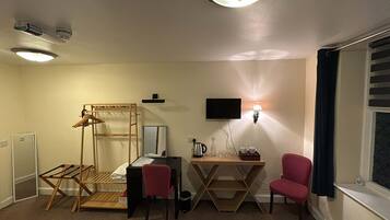 Classic Double Room | Desk, free WiFi