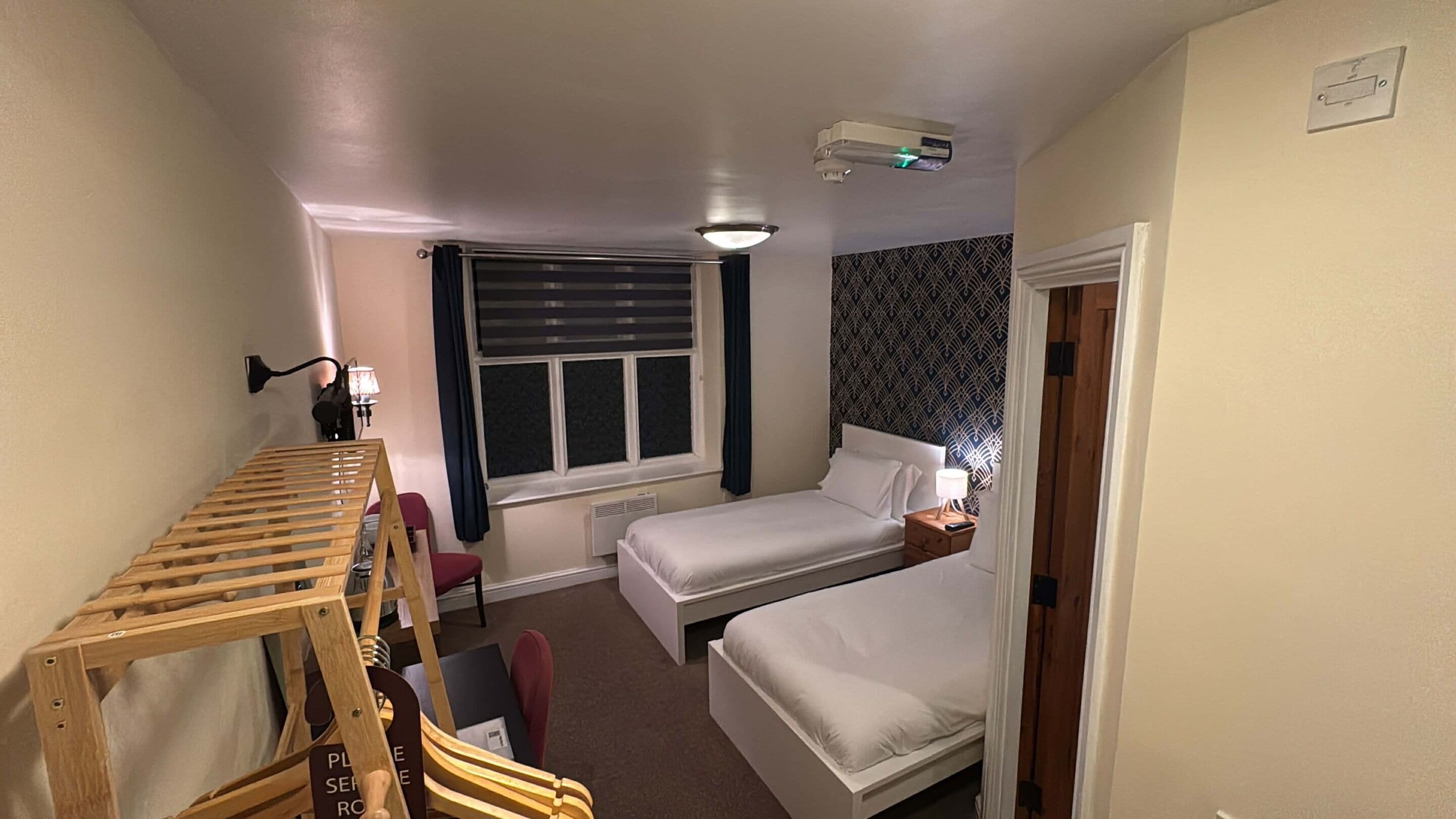 Classic Twin Room | Desk, WiFi (free)
