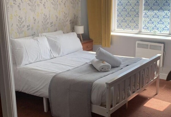 Classic Double Room | Desk, WiFi (free)
