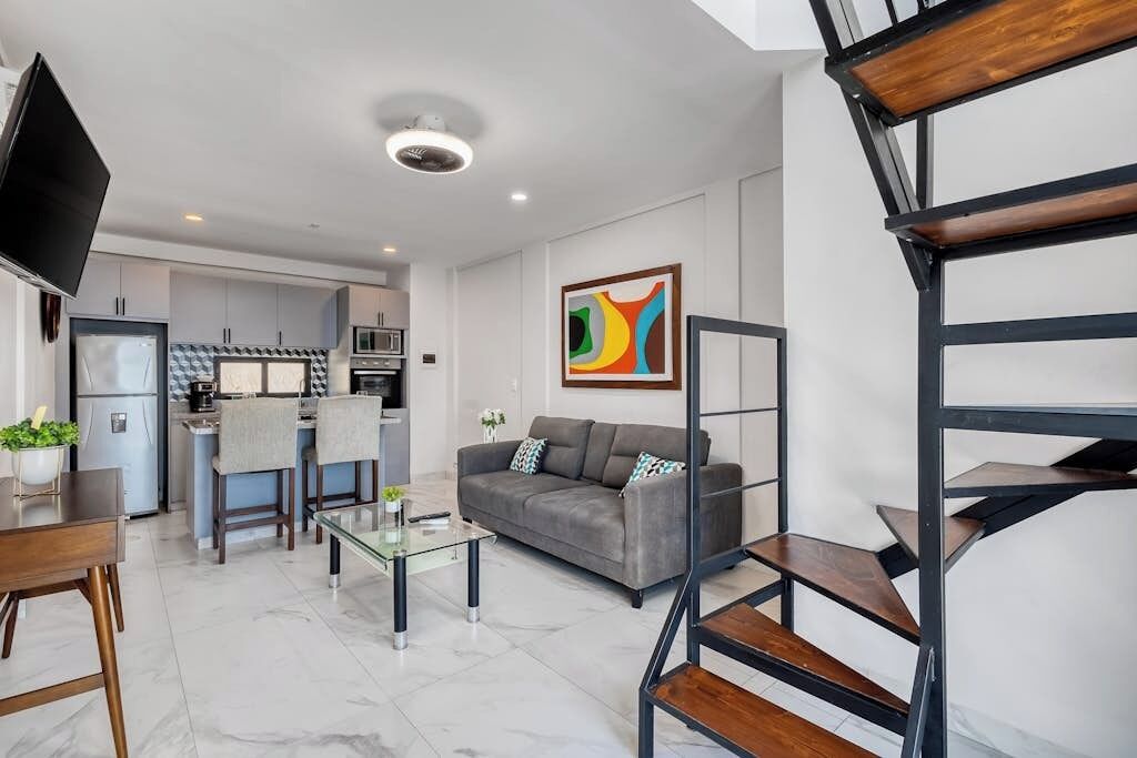 Apartamento, 1 cama King e sofá-cama, sacada (Bianca 903 Loft at Morgan Residences) | Área de estar