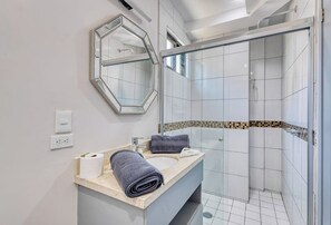 Apartment, 1 King-Bett und Schlafsofa, Balkon, Bergblick (Bianca 903 Loft at Morgan Residences) | Badezimmer