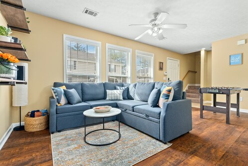 Private Deck, Foosball, Fire Pit & Grill, Walkable