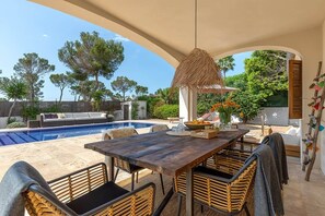 Outdoor dining - Villa Balear. Holiday home with private pool. (Sol de Mallorca)