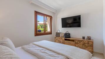 3 bedrooms, WiFi, bed sheets