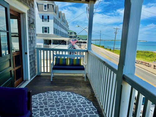 2-bedroom suite with oceanfront & island view decks, AC, pet friendly