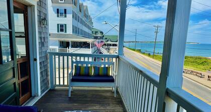 2-bedroom suite with oceanfront & island view decks, AC, pet friendly