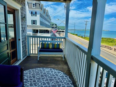 2-bedroom suite with oceanfront & island view decks, AC, pet friendly