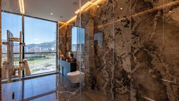 Deluxe-Apartment | Badezimmer | Hausschuhe