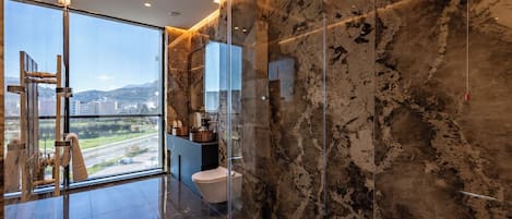 Deluxe Apartment | Bathroom | Slippers