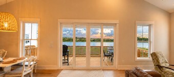 Waterfront ICW Retreat 3BR2.5 Bath Near Oak Island and Holden Beach King Bed!