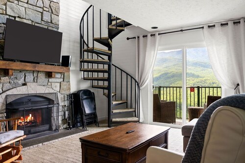 Amazing Views, Indoor Pool, Basketball, & more!