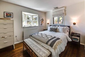 Iron/ironing board, WiFi, bed sheets - Adorable Ram Island Water View Home & Guest Cottage with beach access (Shelter Island)