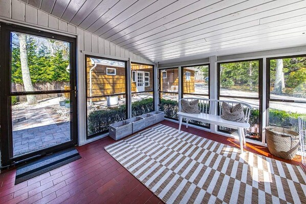 Interior - Adorable Ram Island Water View Home & Guest Cottage with beach access (Shelter Island)