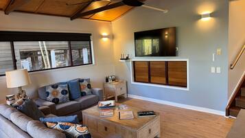 House | 2 bedrooms, desk, Internet