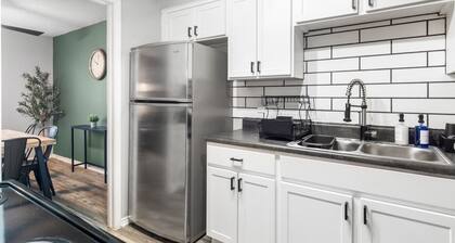 2BR - AT&T, Globe Life & Texas Live + Parking