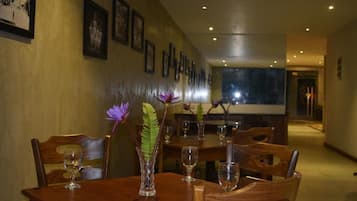Deluxe Double Room, Balcony, Lake View | Dining