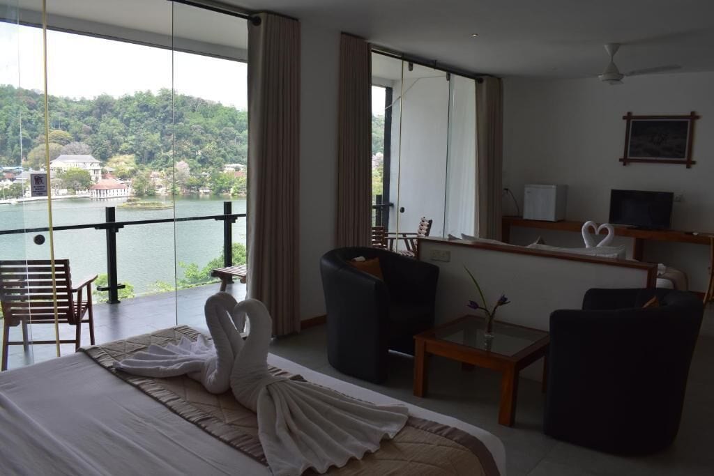 Deluxe Double Room, Balcony, Lake View | Laptop workspace, free WiFi