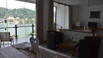 Deluxe Double Room, Balcony, Lake View | Laptop workspace, free WiFi