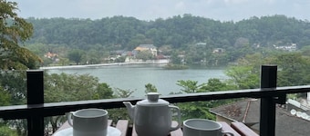 Lotus Lake Residence - Kandy