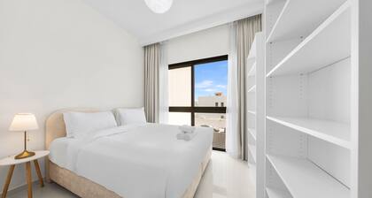 Free Housekeeping Visits During Your Stay - Stayshort - Modern 4 BR Villa in Damac Hills 2 With Garden That Sleeps 8