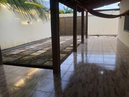 House for large groups and families