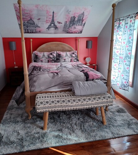 Romantic couples bed & breakfast in secluded Strykersville NY