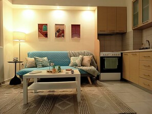 Smart TV - Καλωσορίσατε στο Helen’s Cozy Escape, ένα πολυτελές και κομψό studio. (Nea Michaniona)