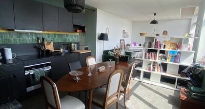 Arty industrial loft - Private parking lot - Calm - Near Lille & Belgium