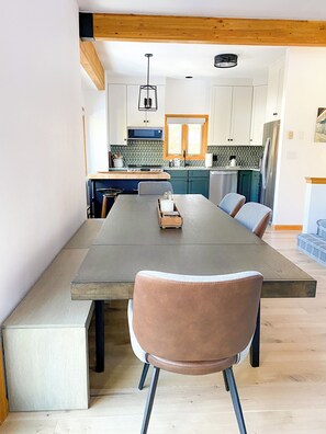 Dining - Charming 3-bedroom chalet in Blue River perfect for your getaway (Blue River)