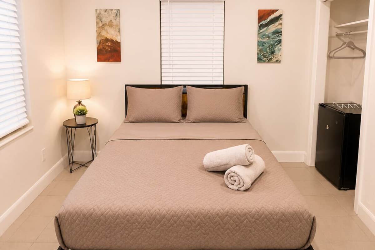 Deluxe Double Room, Patio | Desk, laptop workspace, free WiFi