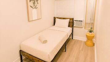 Basic Single Room, Patio | Desk, laptop workspace, free WiFi