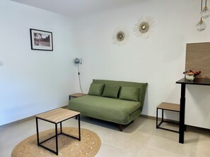 Living area - Vrbo Property (La Grande-Motte)