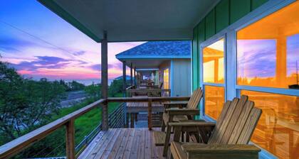 Andy's Village by Avantstay Bayfront Home + Balcony Shared Pool + Pier Padre Island