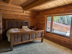 4 bedrooms, desk, free WiFi, bed sheets