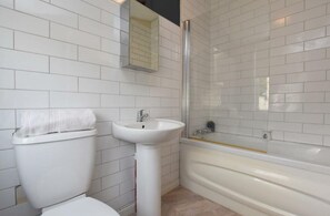 Shower, toilet paper - Beautiful Family Lodge at Marlie Holiday Park. Pet friendly (New Romney)
