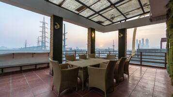 Tempat makan luar