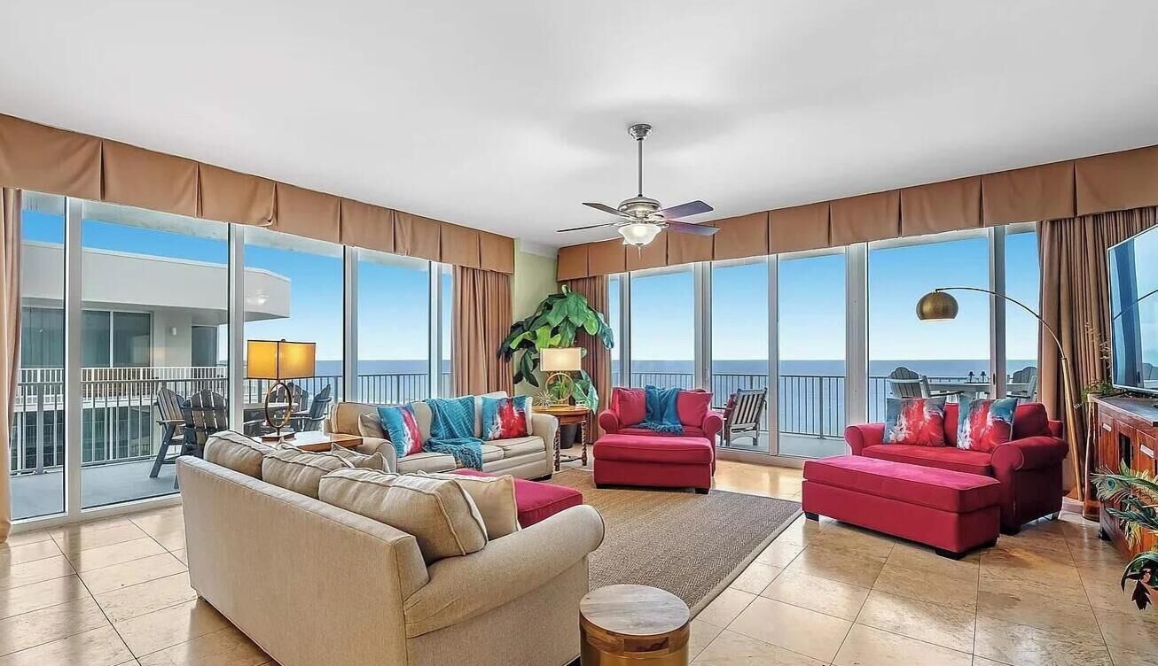 Condo, varias camas (Mediterranean West 1101) | Área de sala de estar